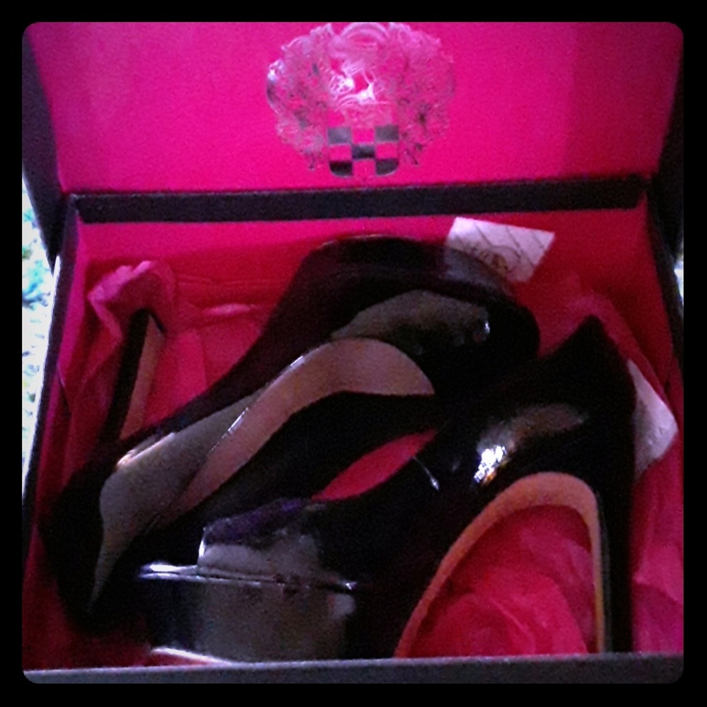 Vince Camuto Black Heels size. 7!